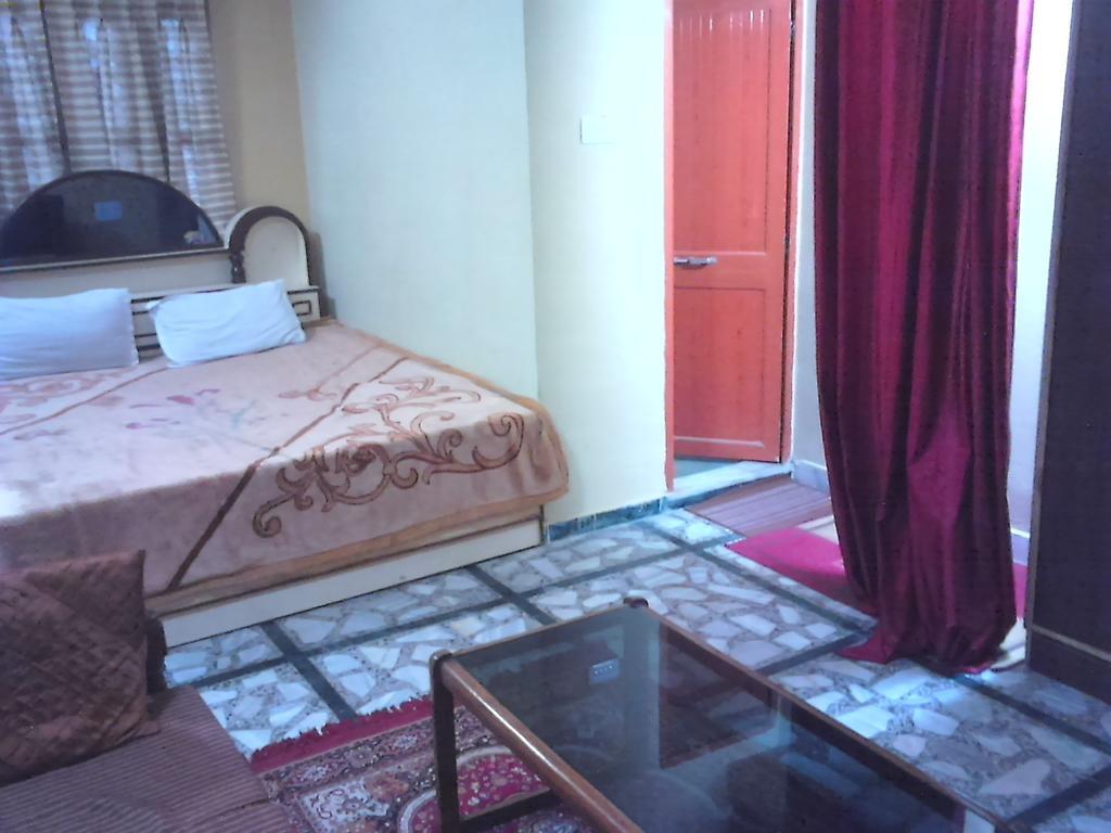 Leela Guest House Varanasi Camera foto