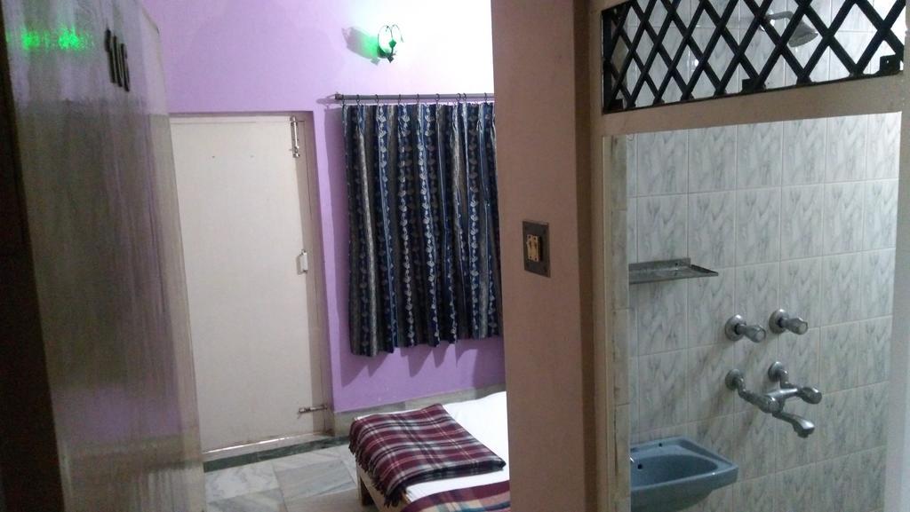 Leela Guest House Varanasi Esterno foto