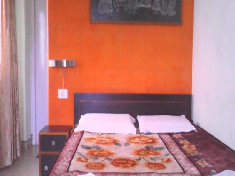 Leela Guest House Varanasi Esterno foto
