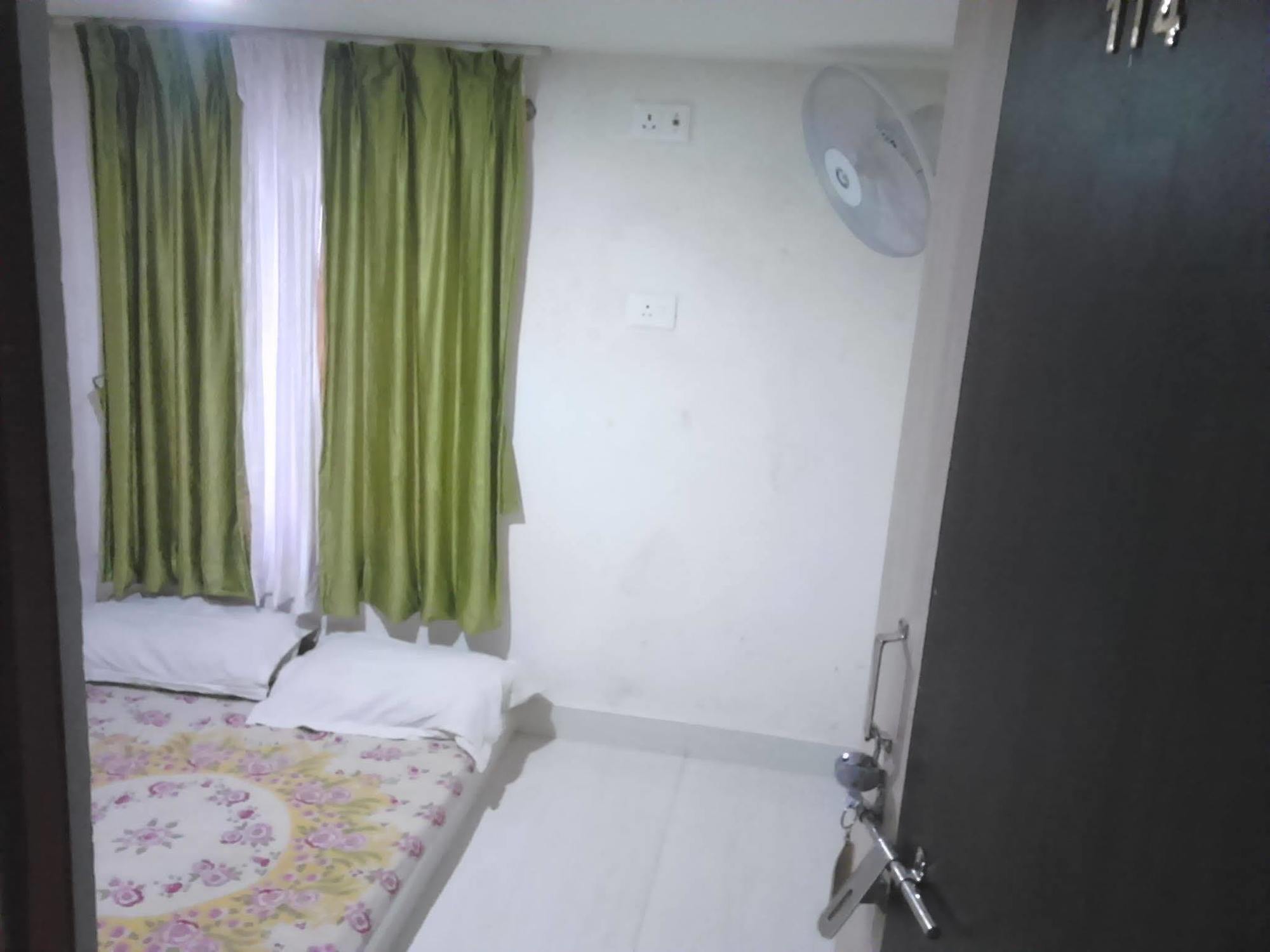 Leela Guest House Varanasi Esterno foto
