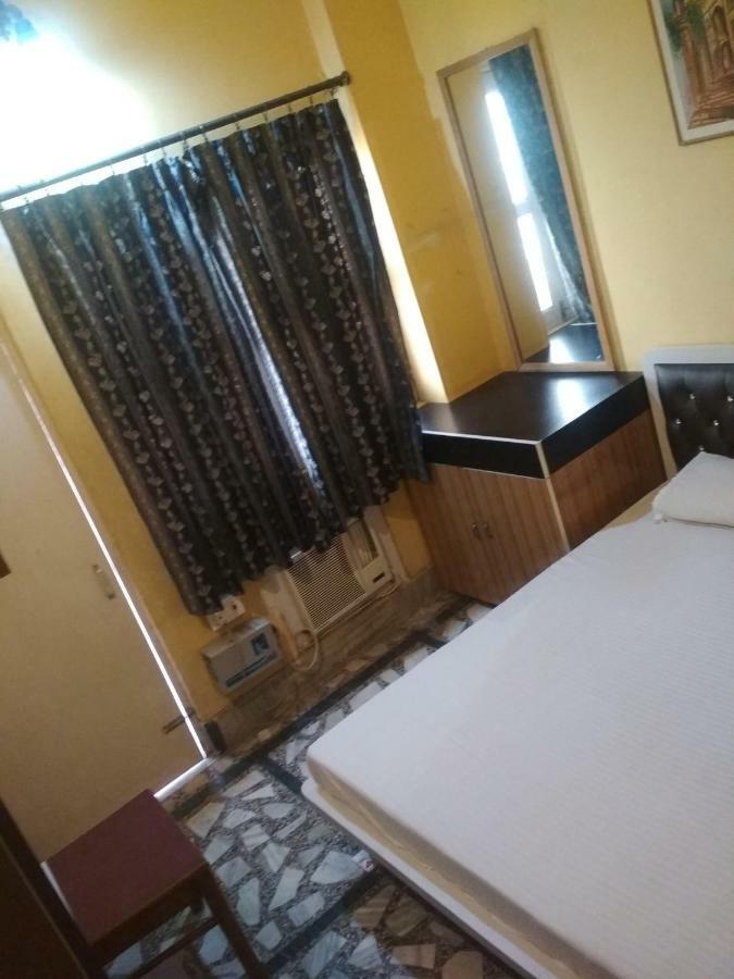 Leela Guest House Varanasi Esterno foto