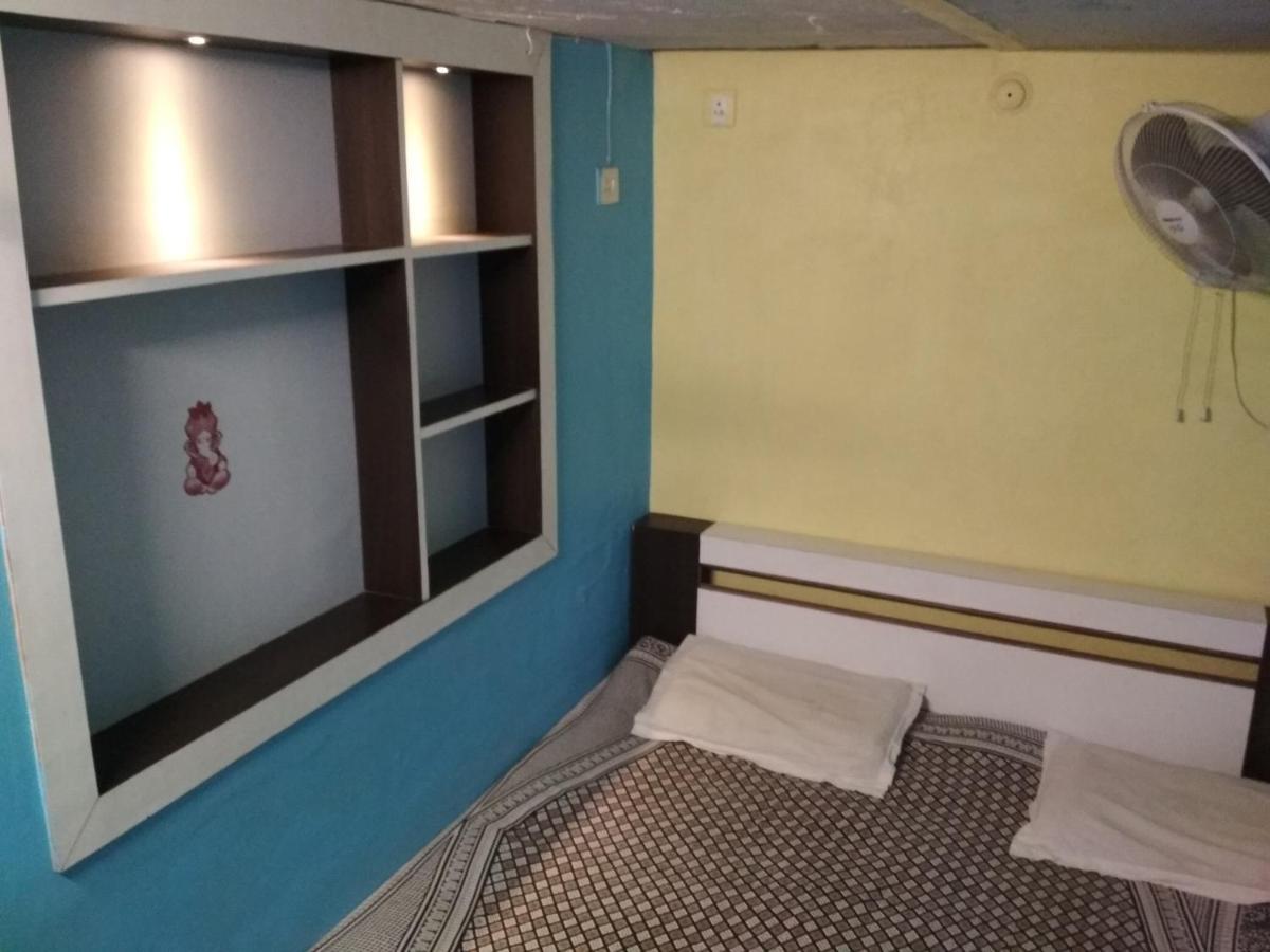 Leela Guest House Varanasi Esterno foto